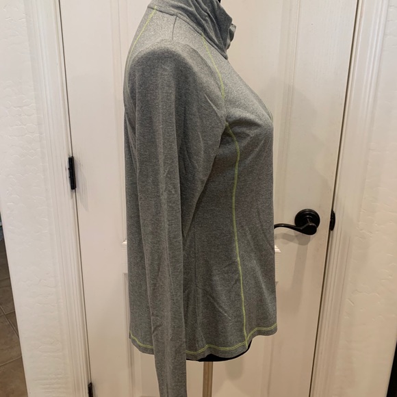 Danskin Now gray workout top Size Medium - Picture 8 of 8